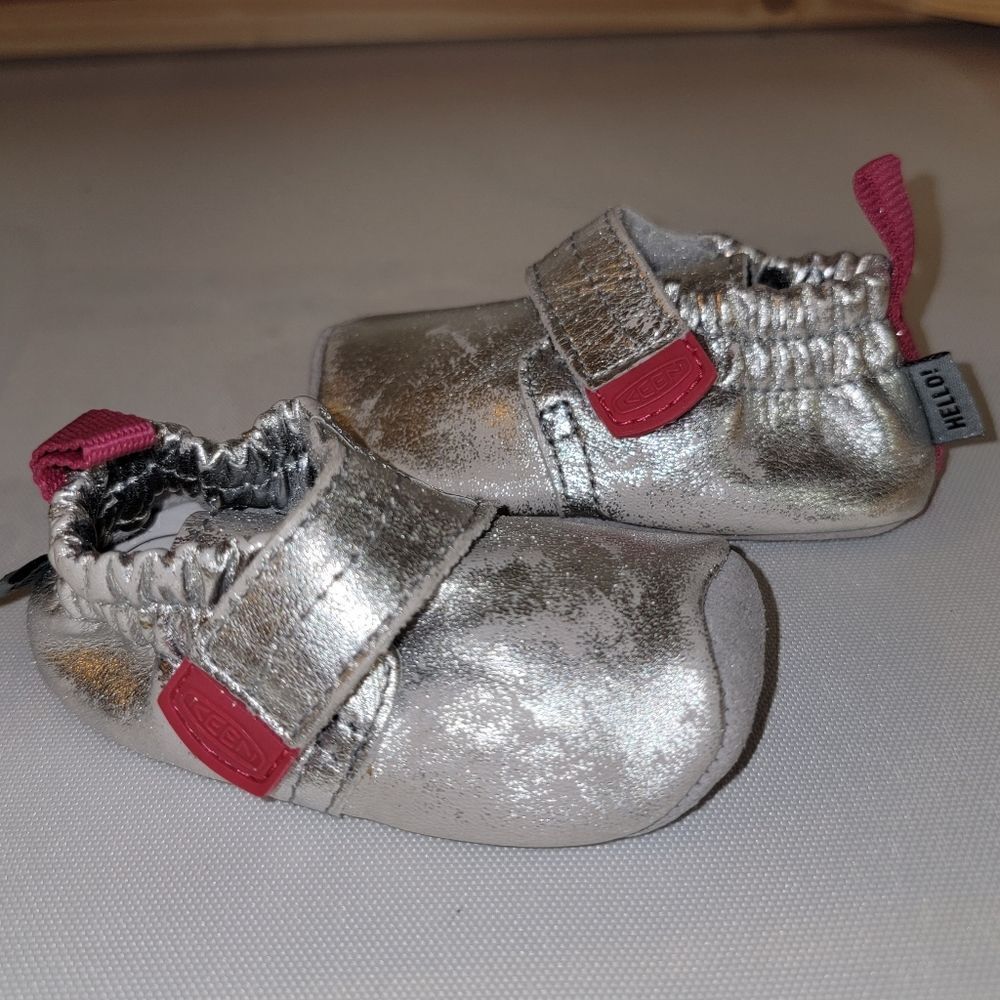 New KEEN Walker Metallic Shoes Lightweight Super Cute Soft Soles Size 12 months